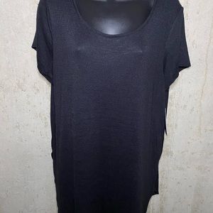Black APT9 cut sleeve t shirt.